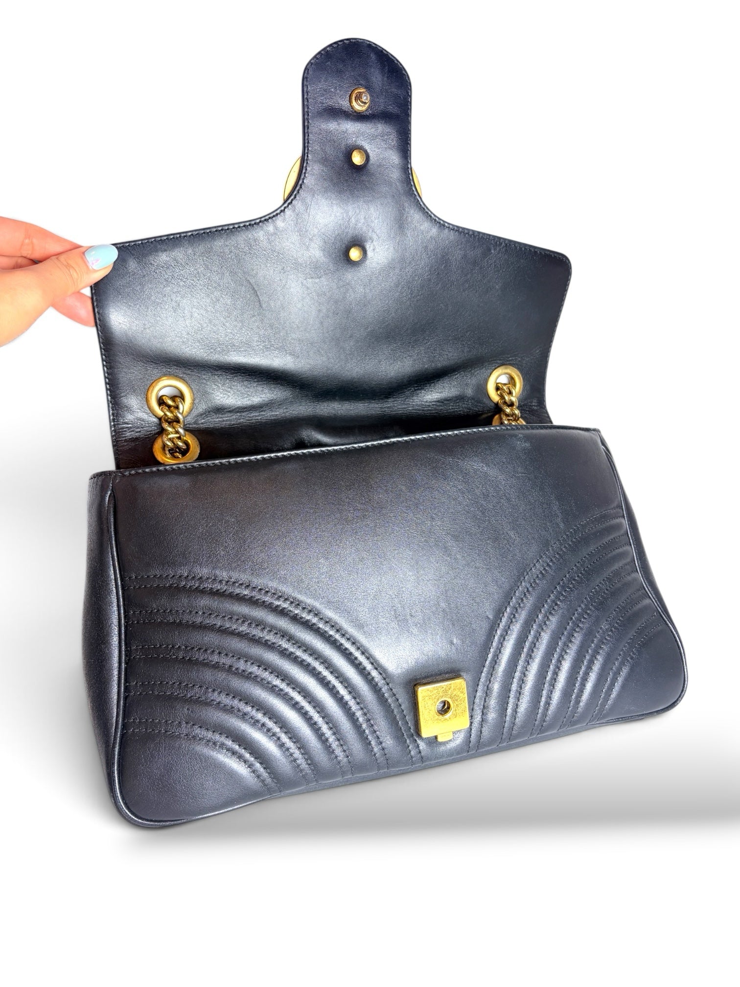 Thrift Mint black leather Gucci Marmont shoulder bag with chevron quilting and antique gold-toned hardware open view